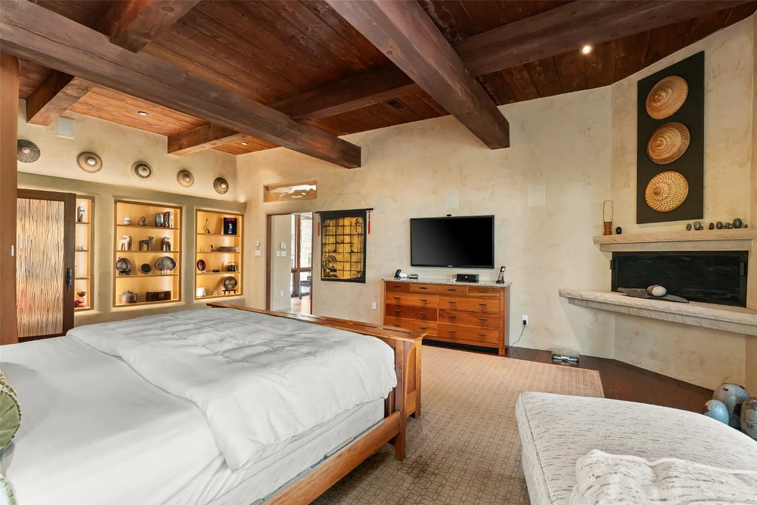 Camino Cruz Blanca custom home in Santa Fe, New Mexico